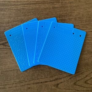 Sent a 4 Fiskars Texture Plates (Lot 2)